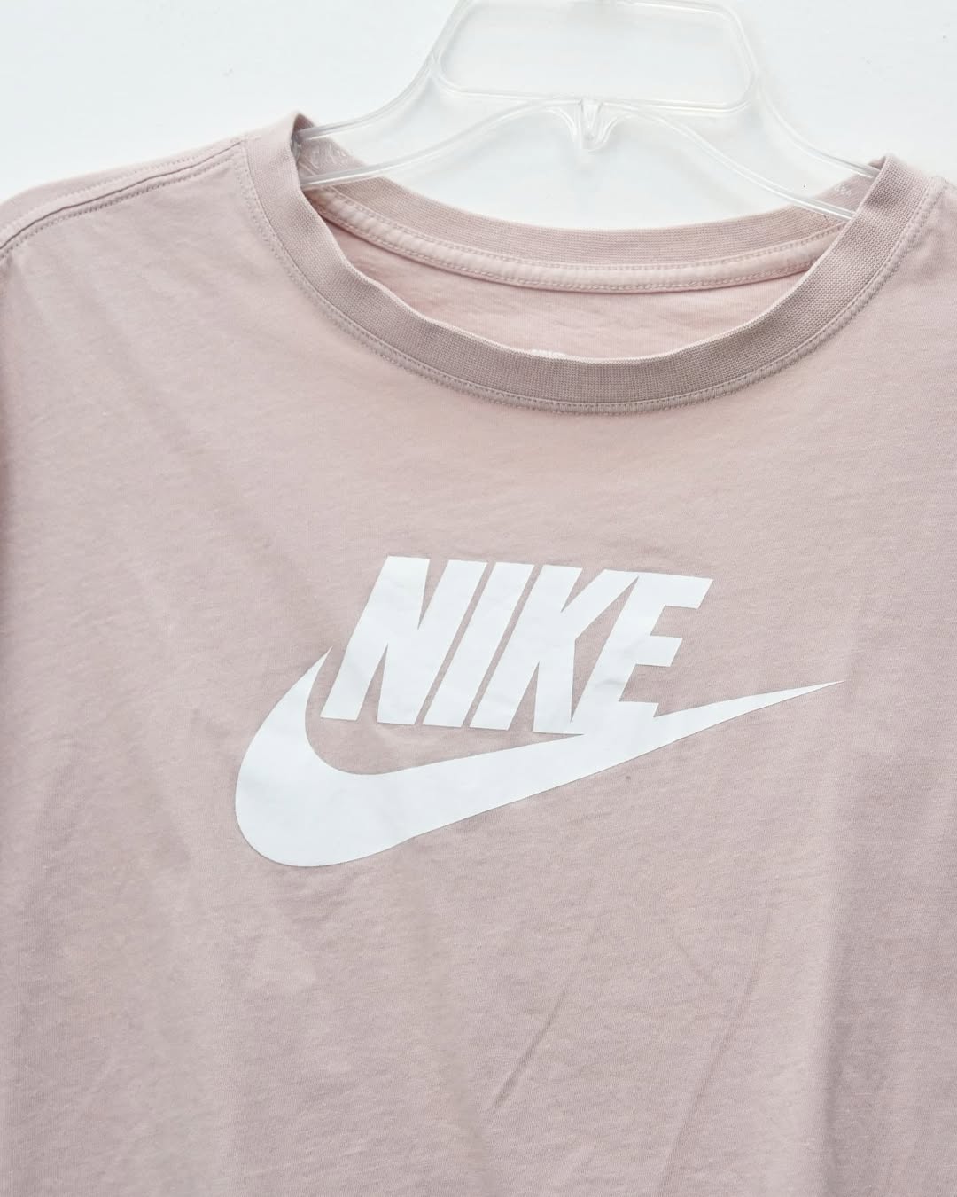 Playera Crop loose Fit The Nike Tee ⚡️