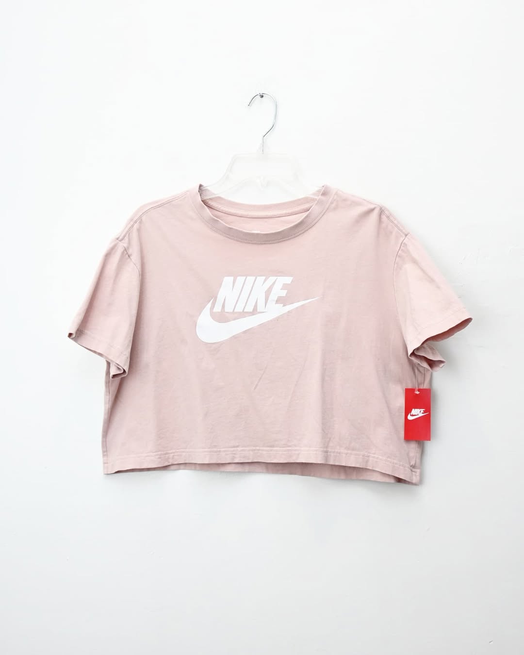 Playera Crop loose Fit The Nike Tee ⚡️