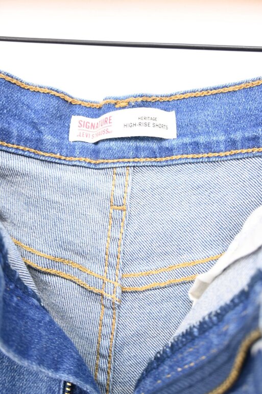 High-rise Short Signature Levi's